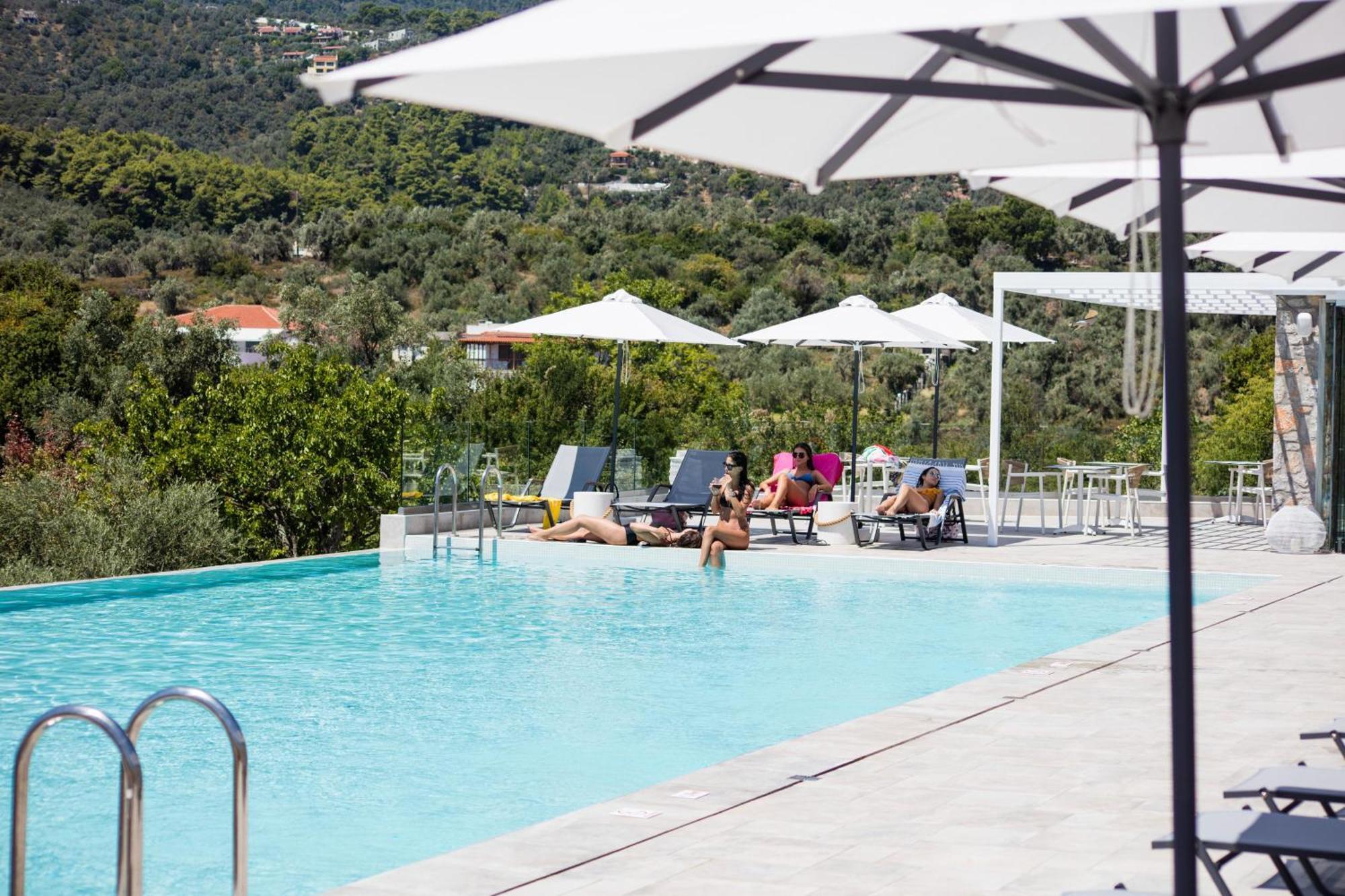 Amira Aparthotel Skiathos Town Bagian luar foto