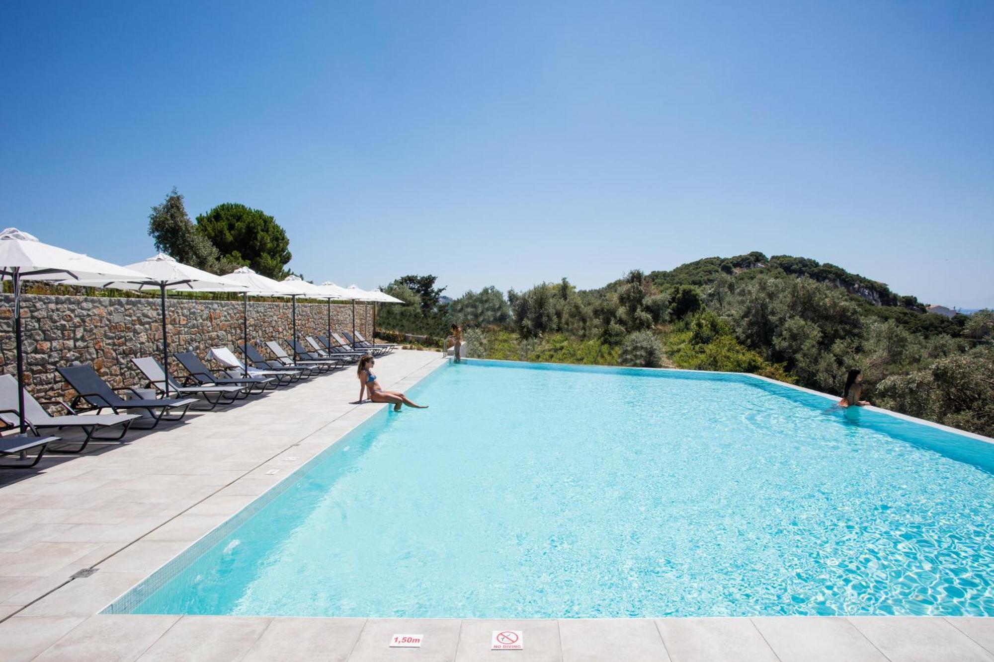Amira Aparthotel Skiathos Town Bagian luar foto