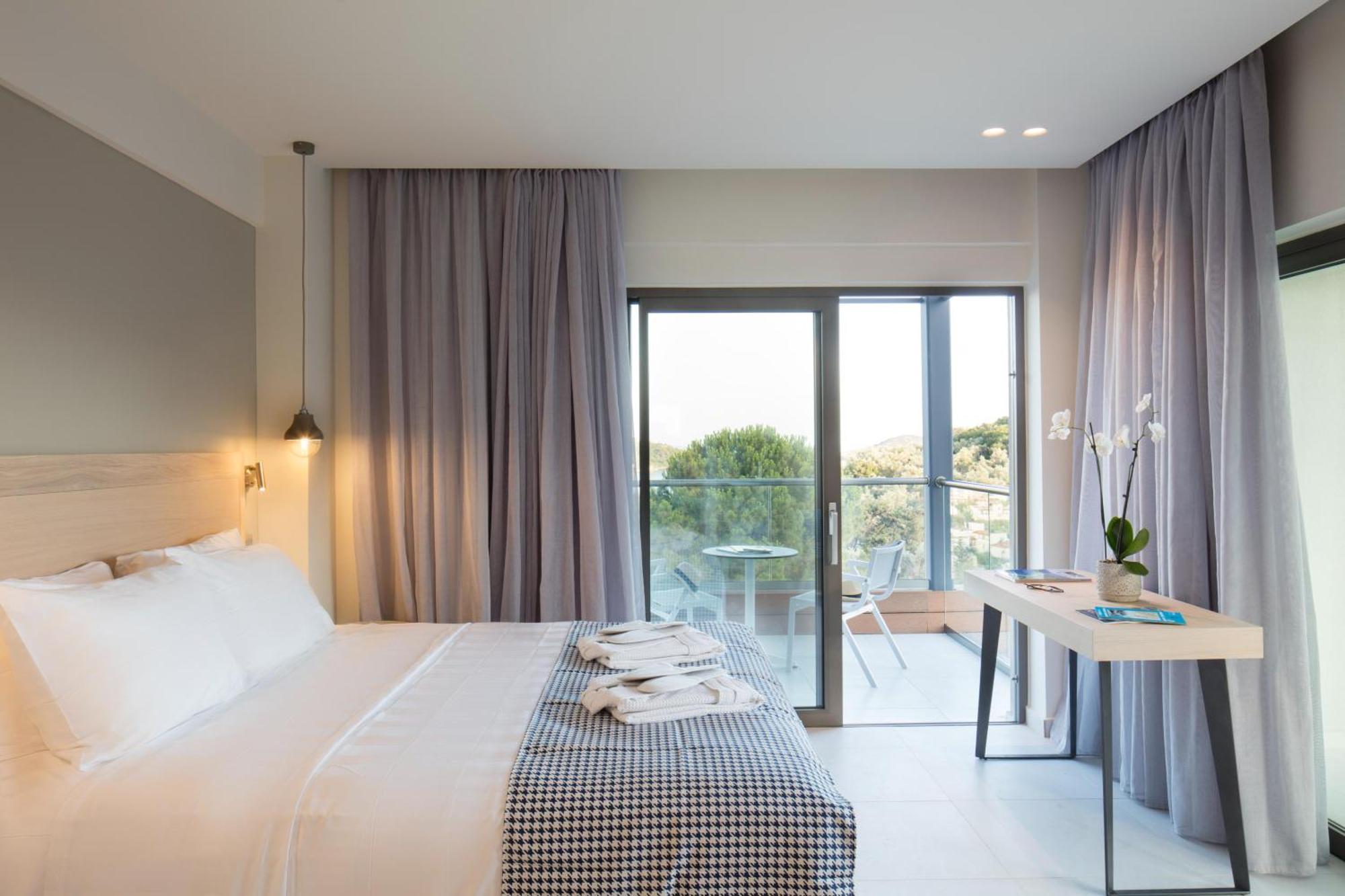 Amira Aparthotel Skiathos Town Bagian luar foto