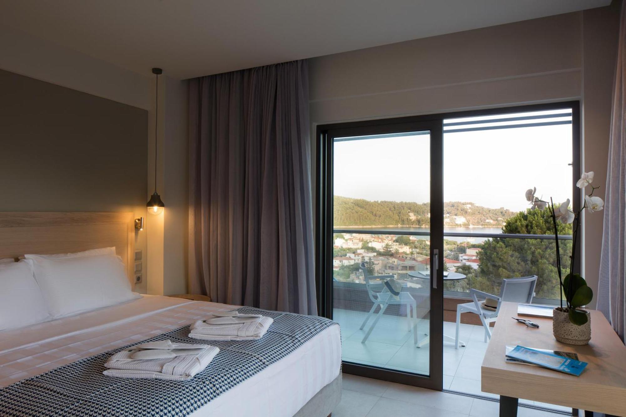 Amira Aparthotel Skiathos Town Bagian luar foto